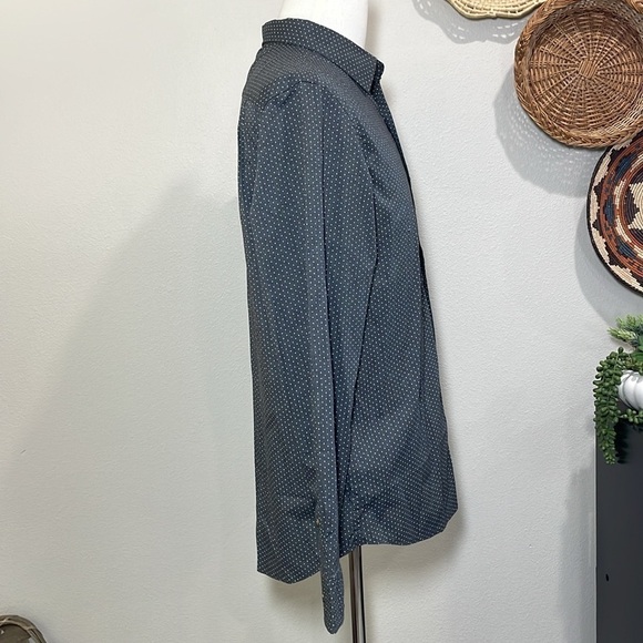 NEW Mens Old Navy Button Ip Everyday Shirt Regular Fit Size MED Gray/White Dots - Picture 3 of 10